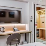 JL Hotel - Room table